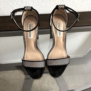 Steve Madden Black Mesh Carrson Size 6